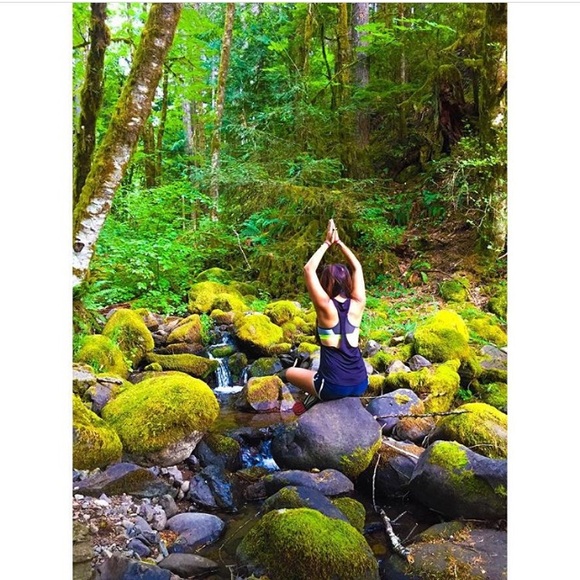 Welcome! Please read for info about my closet 🐝 - Picture 3 of 6